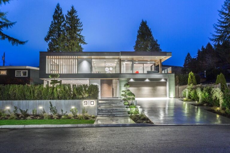 This C$4,588,000 Extraordinary Modern Home in North Vancouver by Award Winning Builder