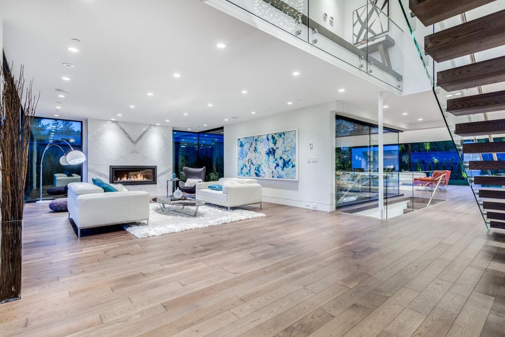 The Extraordinary Modern Home in North Vancouver is a luxurious home now available for sale. This home located at 910 Leovista Ave, BC, North Vancouver, Canada