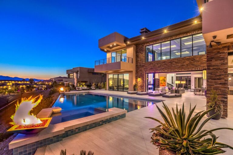 This $4,750,000 Henderson Home meets Current Trends of Modern Architecture