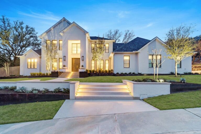 This $5,000,000 Elegant Contemporary Farmhouse in Austin offers Exceptional Entertaining
