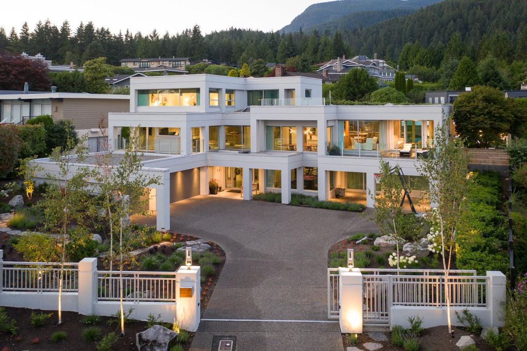 This-5788000-Stunning-Completely-Renovated-House-in-West-Vancouver-features-Incredible-Views-14