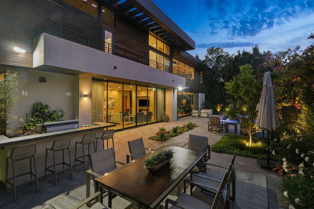 This-8649000-Los-Angeles-Home-sets-a-New-Standard-for-Modern-Living-2