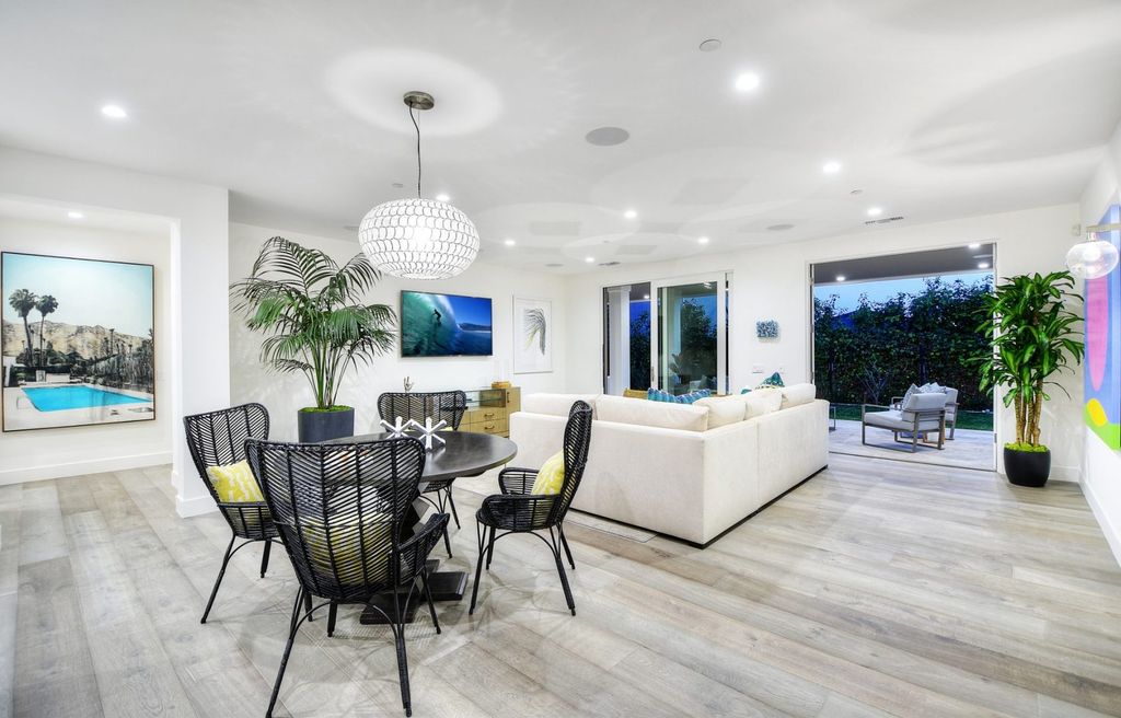 Timeless-interior-design-of-Serra-Drive-in-Corona-Del-Mar-by-Bassman-Blaine-Home-4_result