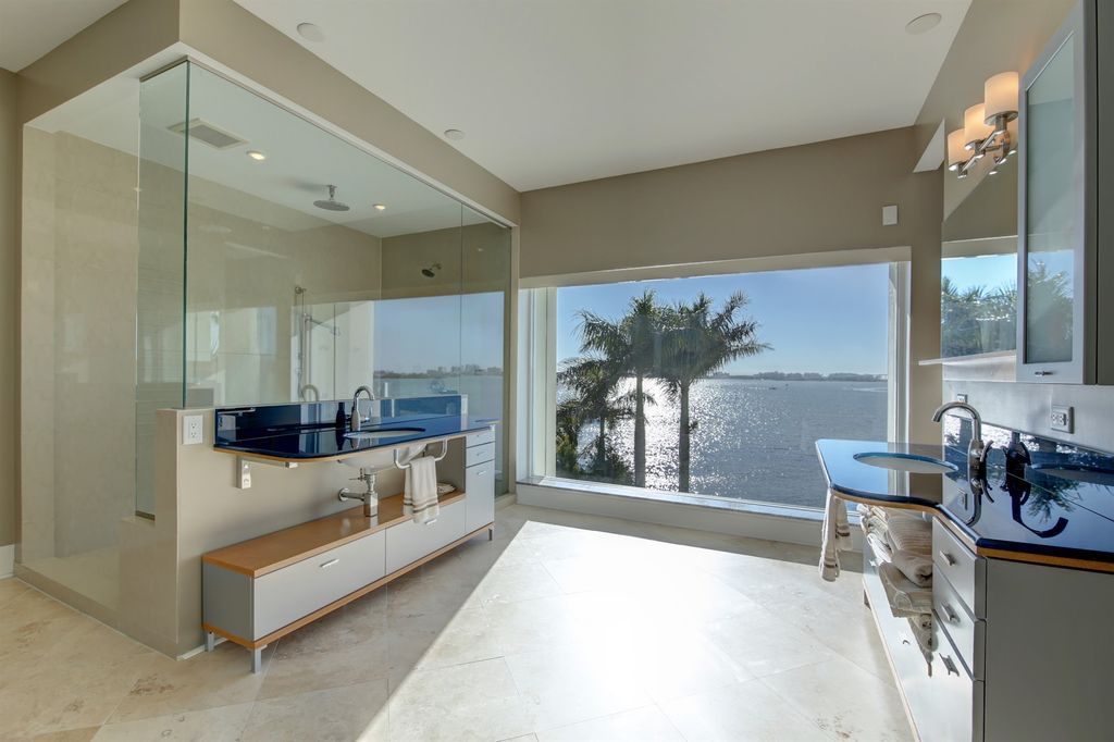 Timeless-three-level-residence-with-unobstructed-Clearwater-Harbor-views-3