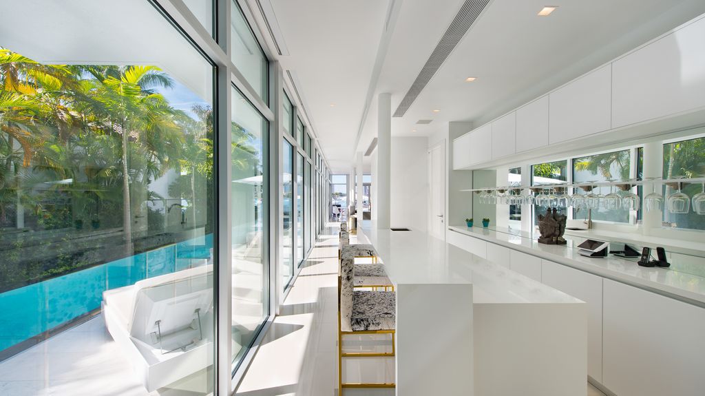 Tri level Sleek Estate with unobstructed view to Biscayne Bay in Florida