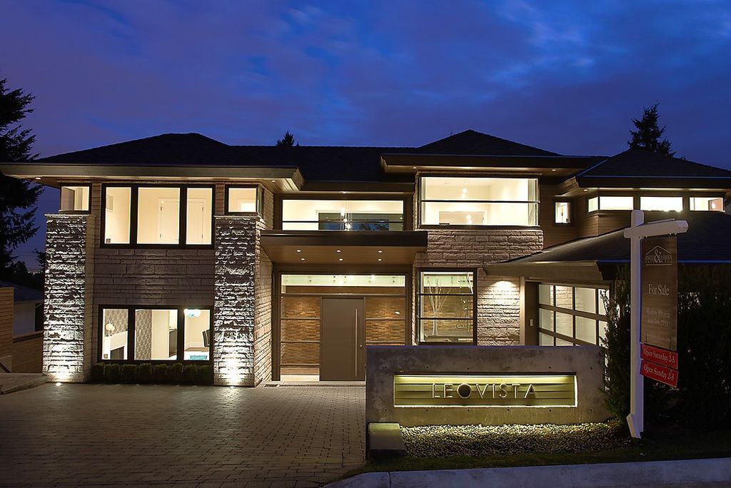 This Luxury House in North Vancouver, Canada was executed by prestigious Marble Construction