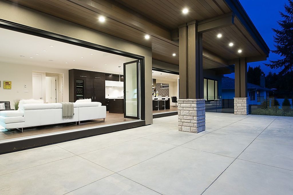 This Luxury House in North Vancouver, Canada was executed by prestigious Marble Construction