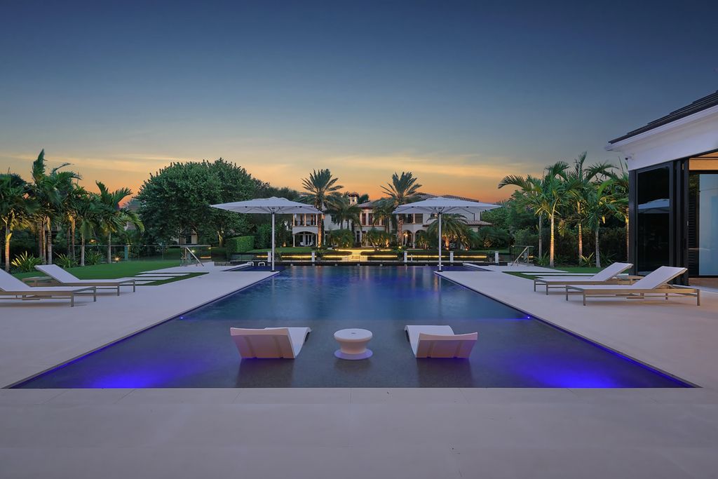 This Waterfront Dreamscape Villa in Boca Raton, Florida, was executed by prestigious SRD Building Corp. This house located in the most luxurious and exclusive of all communities, Royal Palm Yacht & Country Club