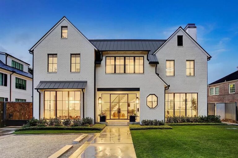 A $3,600,000 Houston Home boasts High-end Custom Finishes Throughout