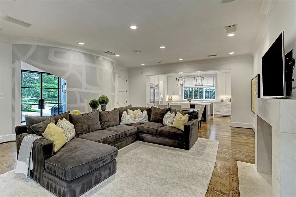 The Houston Home is a Sophisticated, sleek, and an entertainer’s dream with high-end custom finishes throughout now available for sale. This home located at 2102 Chilton Rd, Houston, Texas; offering 6 bedrooms and 7 bathrooms with over 6,700 square feet of living spaces.