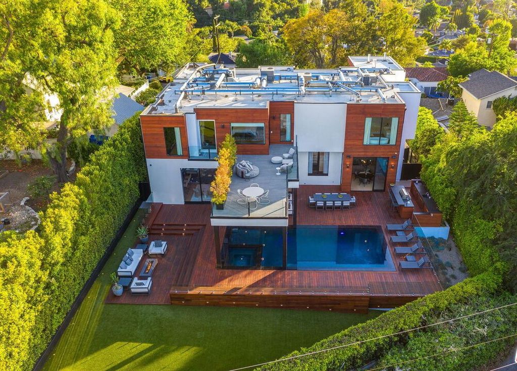 The Architectural Home in Studio City is a custom built masterpiece features panoramic views of the mountains and city lights now available for sale. This home located at 3958 Sunswept Dr, Studio City, California; offering 6 bedrooms and 8 bathrooms with over 6,500 square feet of living spaces.