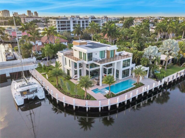A $8,900,000 Modern Fort Lauderdale Home embraced in Elegance and Beauty