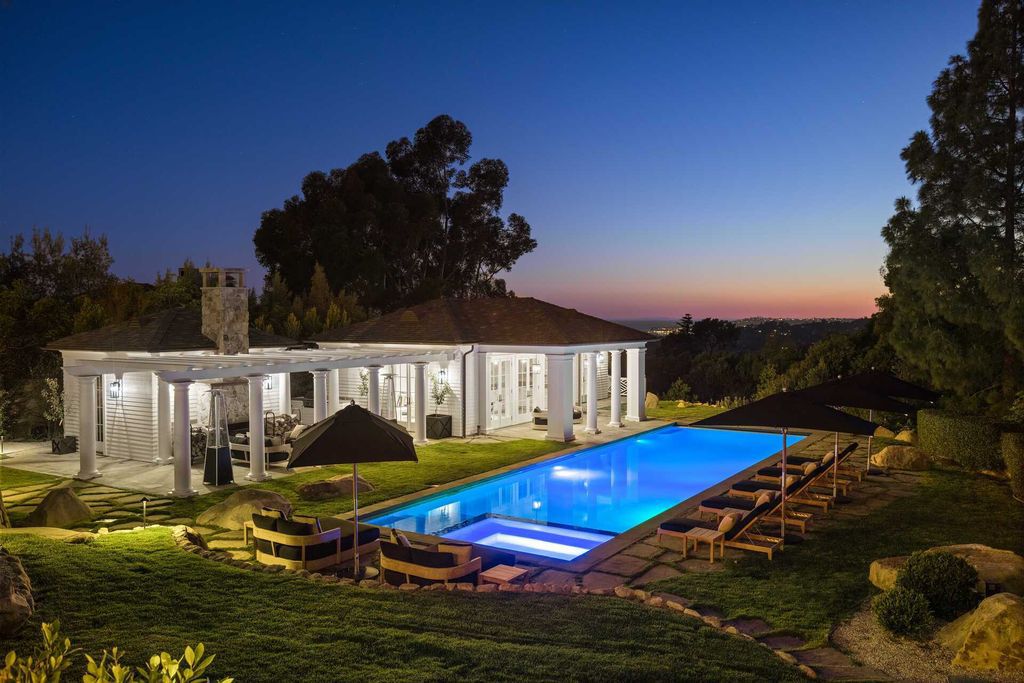 A-Magnificent-Ocean-and-Mountain-Views-California-Mansion-comes-to-Market-for-35000000-8