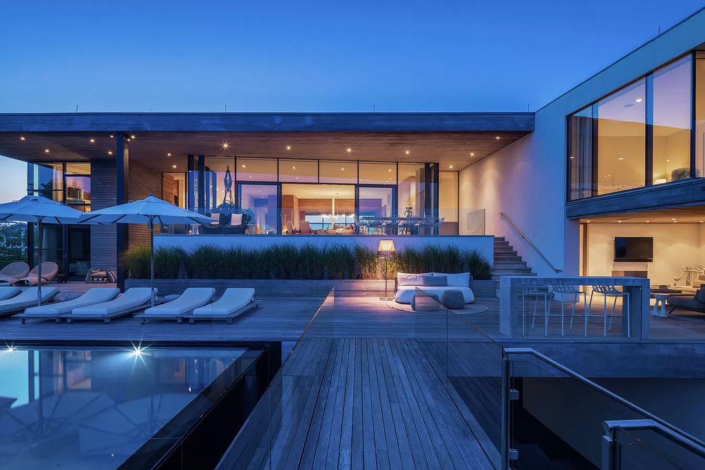 A-Stunning-Modern-Oceanfront-Mansion-in-Bridgehampton-hits-the-Market-for-52000000-1