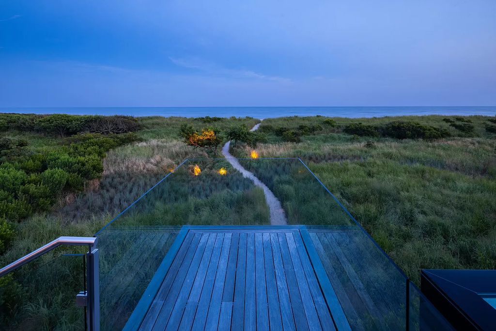 A-Stunning-Modern-Oceanfront-Mansion-in-Bridgehampton-hits-the-Market-for-52000000-10