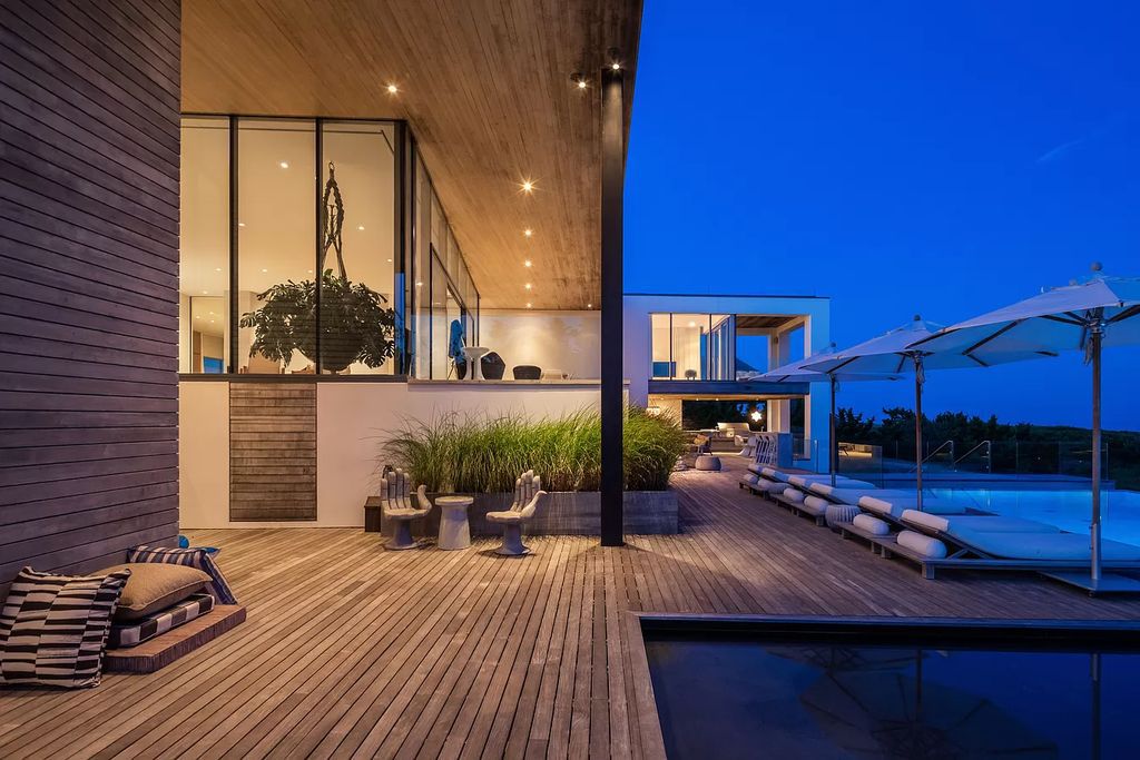 A-Stunning-Modern-Oceanfront-Mansion-in-Bridgehampton-hits-the-Market-for-52000000-11