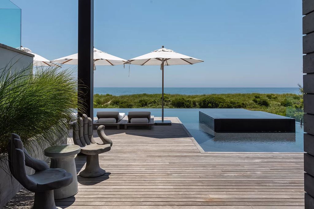 A-Stunning-Modern-Oceanfront-Mansion-in-Bridgehampton-hits-the-Market-for-52000000-13