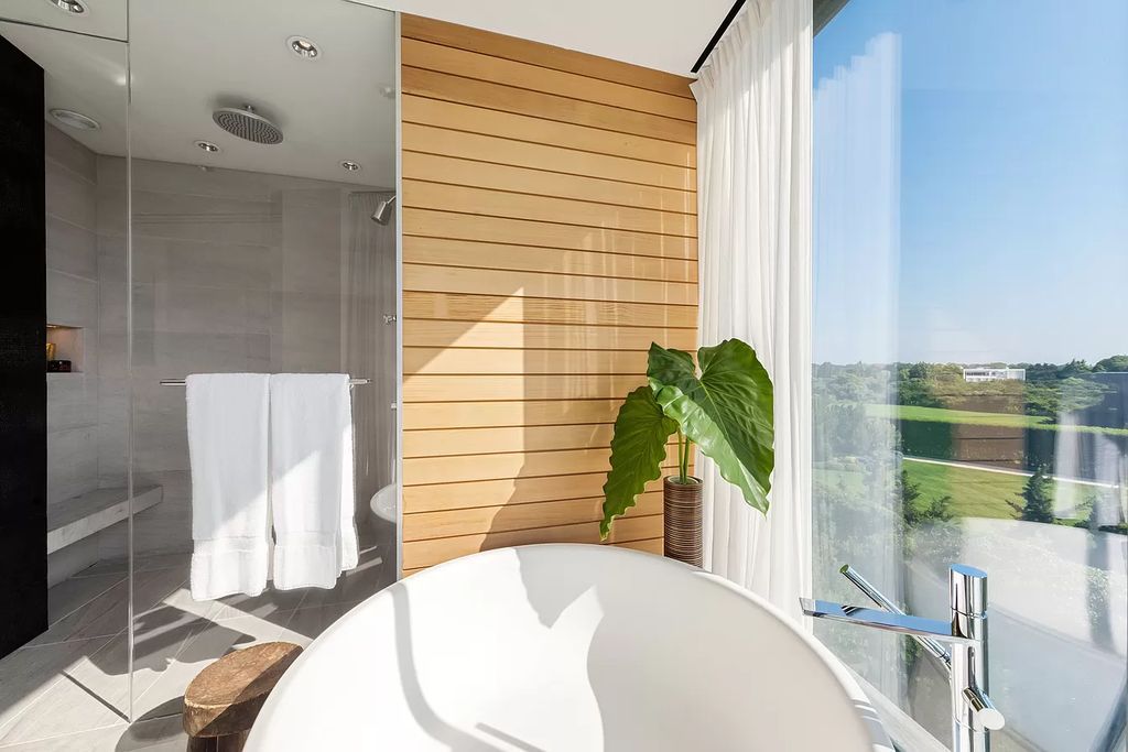 A-Stunning-Modern-Oceanfront-Mansion-in-Bridgehampton-hits-the-Market-for-52000000-6