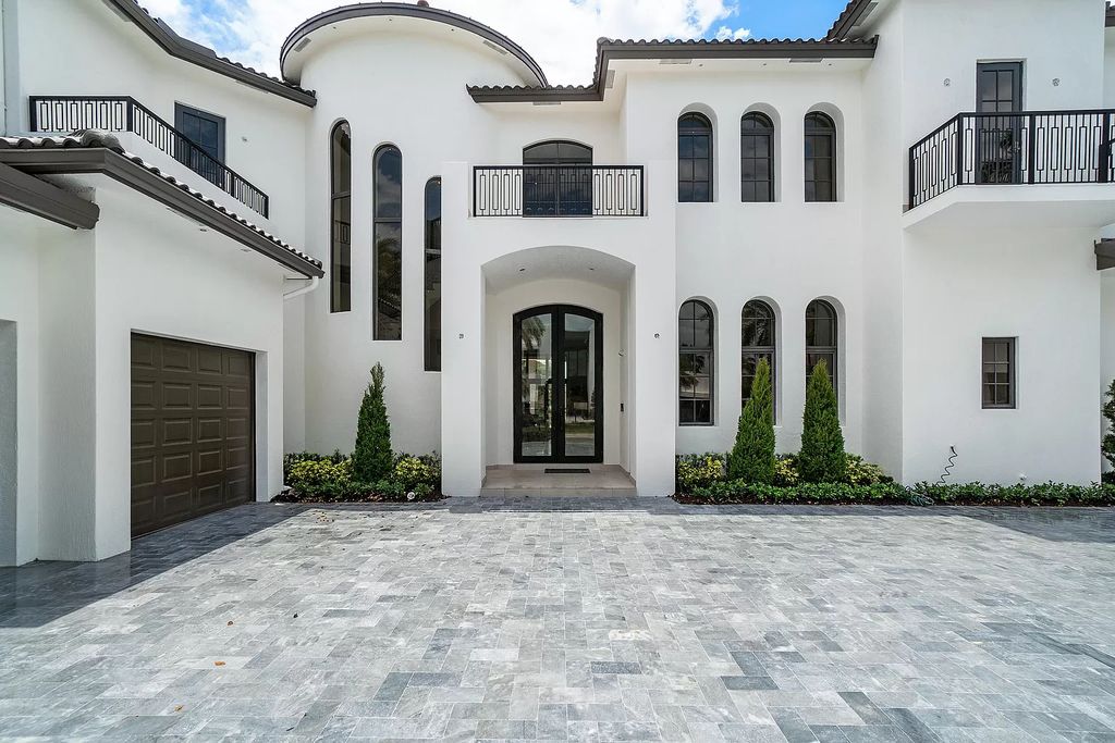 The Transitional Home in Boca Raton is a completely redone estate located in St Andrews one of the most prestigious Country Club now available for sale. This home located at 17530 Foxborough Ln, Boca Raton, Florida