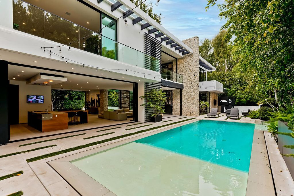 The Home in Los Angeles is a newer private, gated and sophisticated contemporary oasis with organic living space now available for sale. This home located at 1240 Sierra Alta Way, Los Angeles, California