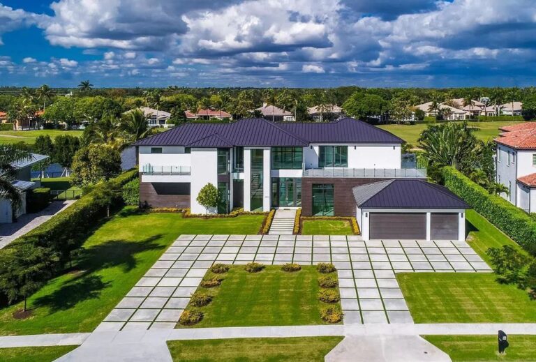 A Truly Spectacular New Construction Modern Home in Wellington Sells for $6,499,000