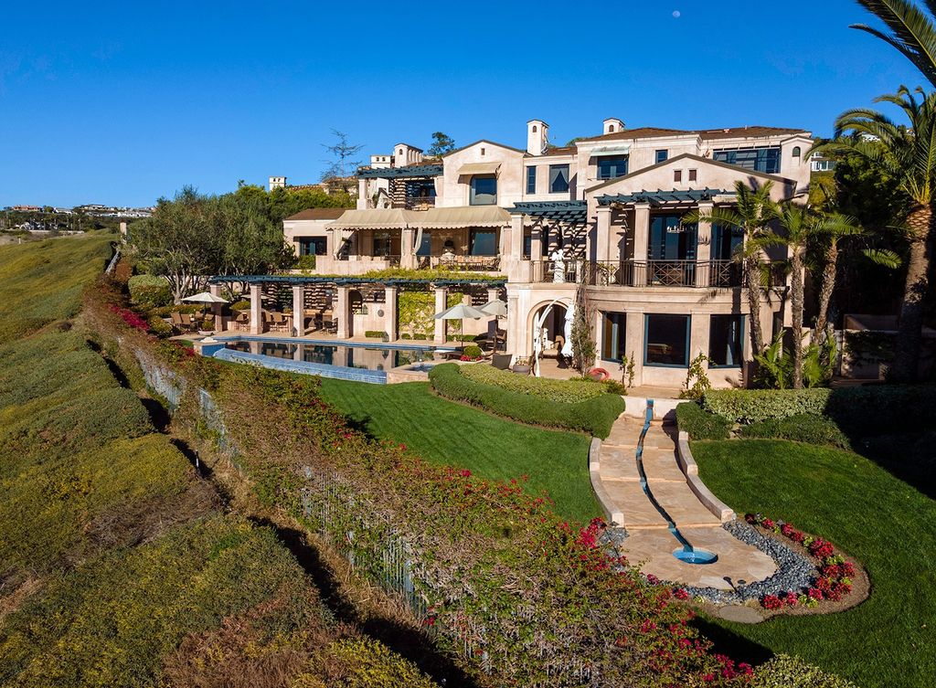 A 23,900,000 Extraordinary Newport Beach Villa with Unimpeded View