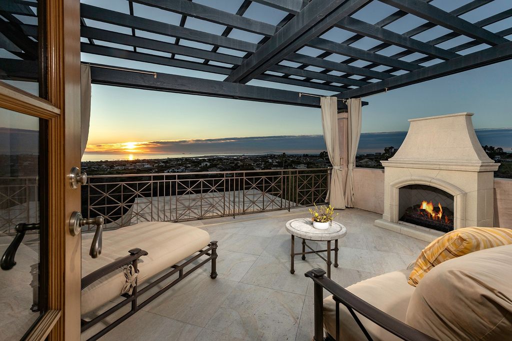 An-Extraordinary-Newport-Beach-Villa-with-Unimpeded-View-Asking-for-23900000-12