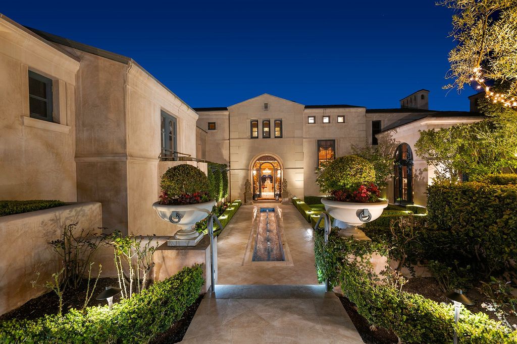 An-Extraordinary-Newport-Beach-Villa-with-Unimpeded-View-Asking-for-23900000-24