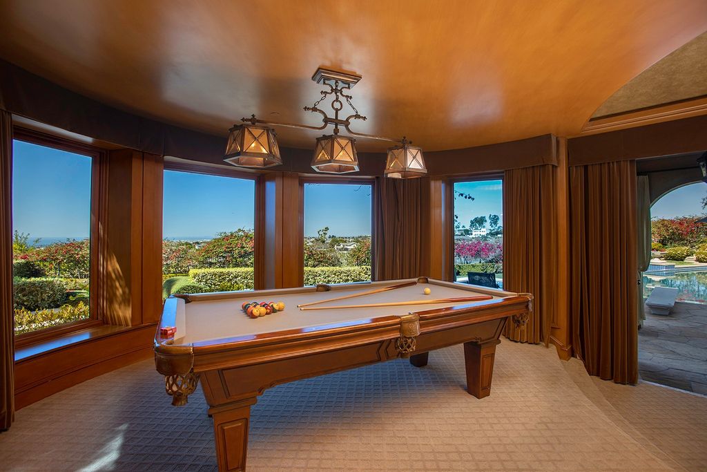 An-Extraordinary-Newport-Beach-Villa-with-Unimpeded-View-Asking-for-23900000-27
