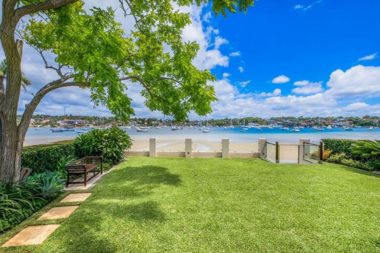 Beachfront villa in New South Wales with Gunnamatta Bay view for sale