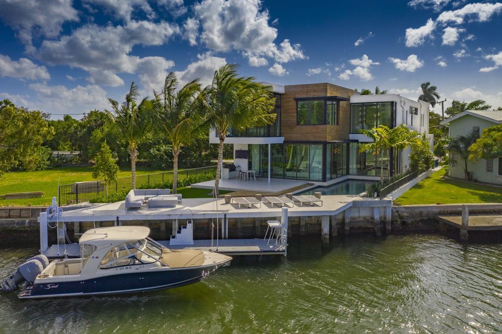 The Fort Lauderdale Home is a beautiful turnkey modern estate located on Sunset Lake with wide water views now available for sale. This home located at 2401 Solar Plaza Dr, Fort Lauderdale, Florida; offering 5 bedrooms and 7 bathrooms with over 5,400 square feet of living spaces.