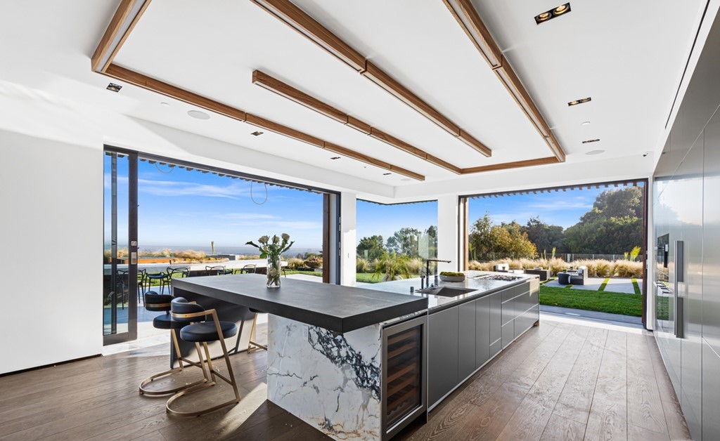 The Bel Air Mansion is an architectural masterpiece sits at the top of a promontory has arguably the greatest views of Los Angeles now available for sale. This home located at 777 Sarbonne Rd, Los Angeles, California