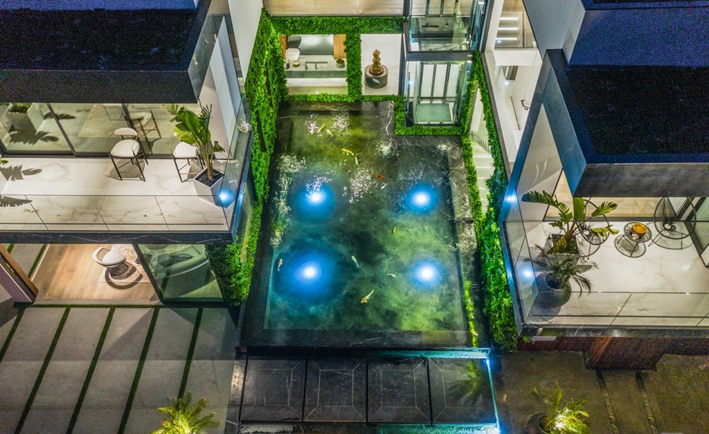 The Bel Air Mansion is an architectural masterpiece sits at the top of a promontory has arguably the greatest views of Los Angeles now available for sale. This home located at 777 Sarbonne Rd, Los Angeles, California