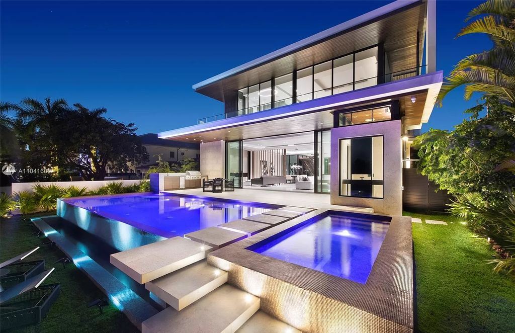 The Modern Luxury Waterfront Villa in Miami Beach is a masterpiece on coveted address of Hibiscus Island now available for sale. This home located at 160 S Hibiscus Dr, Miami Beach, Florida