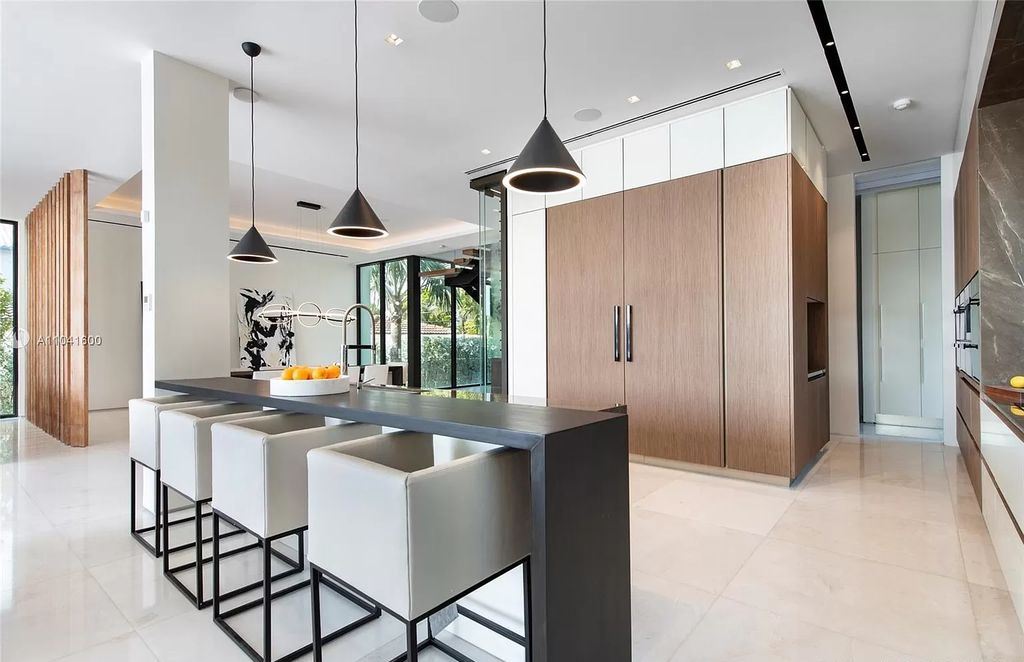 The Modern Luxury Waterfront Villa in Miami Beach is a masterpiece on coveted address of Hibiscus Island now available for sale. This home located at 160 S Hibiscus Dr, Miami Beach, Florida