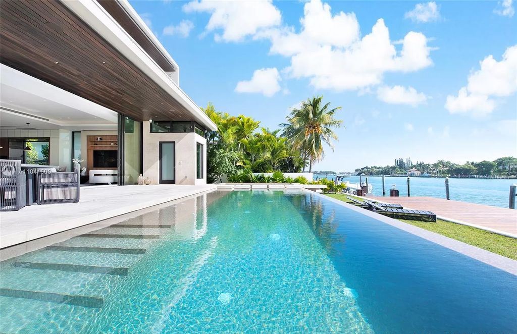 The Modern Luxury Waterfront Villa in Miami Beach is a masterpiece on coveted address of Hibiscus Island now available for sale. This home located at 160 S Hibiscus Dr, Miami Beach, Florida