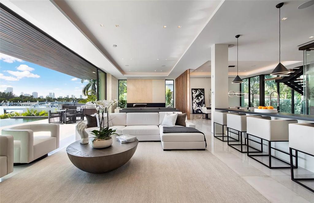 The Modern Luxury Waterfront Villa in Miami Beach is a masterpiece on coveted address of Hibiscus Island now available for sale. This home located at 160 S Hibiscus Dr, Miami Beach, Florida