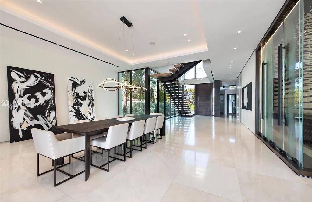 The Modern Luxury Waterfront Villa in Miami Beach is a masterpiece on coveted address of Hibiscus Island now available for sale. This home located at 160 S Hibiscus Dr, Miami Beach, Florida