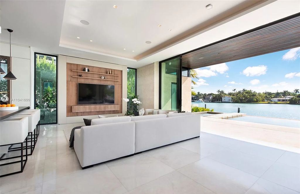 The Modern Luxury Waterfront Villa in Miami Beach is a masterpiece on coveted address of Hibiscus Island now available for sale. This home located at 160 S Hibiscus Dr, Miami Beach, Florida