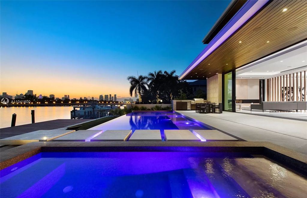 The Modern Luxury Waterfront Villa in Miami Beach is a masterpiece on coveted address of Hibiscus Island now available for sale. This home located at 160 S Hibiscus Dr, Miami Beach, Florida