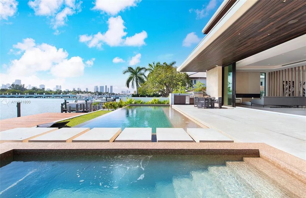 The Modern Luxury Waterfront Villa in Miami Beach is a masterpiece on coveted address of Hibiscus Island now available for sale. This home located at 160 S Hibiscus Dr, Miami Beach, Florida