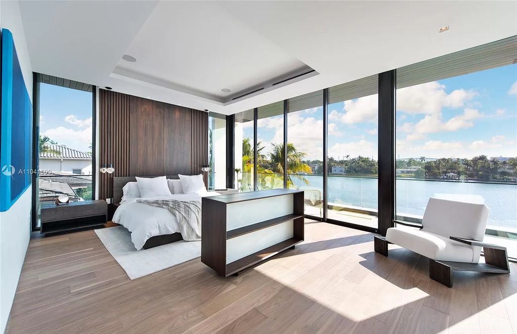 The Modern Luxury Waterfront Villa in Miami Beach is a masterpiece on coveted address of Hibiscus Island now available for sale. This home located at 160 S Hibiscus Dr, Miami Beach, Florida