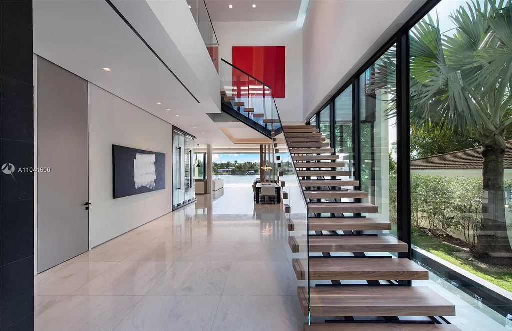 The Modern Luxury Waterfront Villa in Miami Beach is a masterpiece on coveted address of Hibiscus Island now available for sale. This home located at 160 S Hibiscus Dr, Miami Beach, Florida