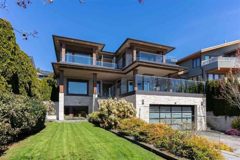 C$5,580,000 Modern Retro Home in West Vancouver features Beautiful Ocean & City View