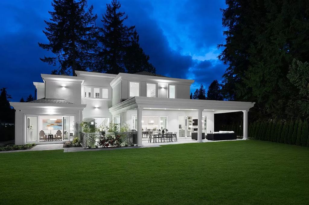 The Charming Contemporary House in West Vancouver is a combination between European architecture and modern design now available for sale. This home located at 372 Saint James Cres, West Vancouver, BC V7S 1J9 Canada