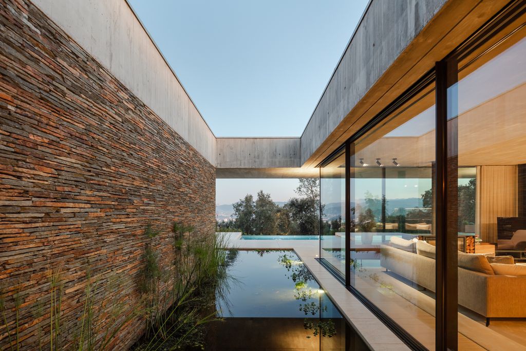Cork-Trees-House-by-Trama-Arquitetos-a-Raw-concrete-floats-over-Horizon-15