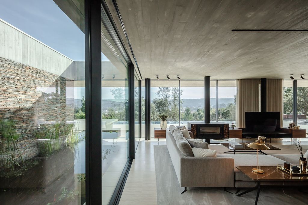 Cork Trees House by Trama Arquitetos, a Raw concrete floats over Horizon