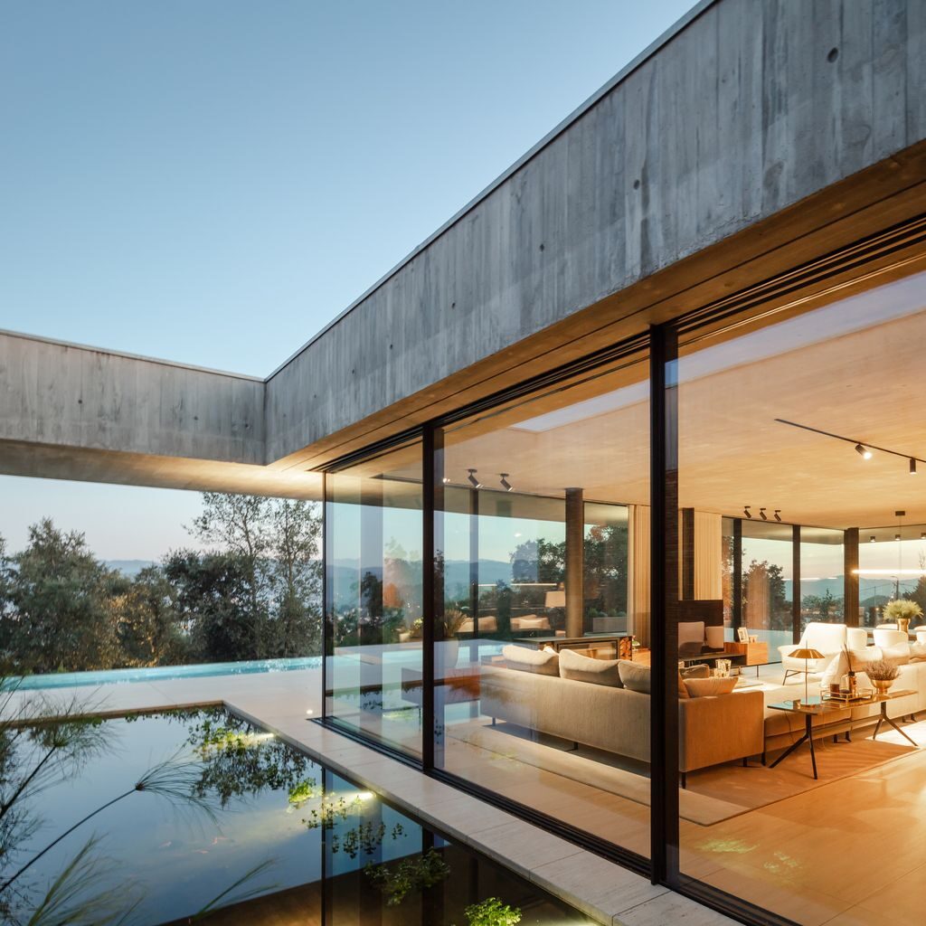 Cork Trees House by Trama Arquitetos, a Raw concrete floats over Horizon