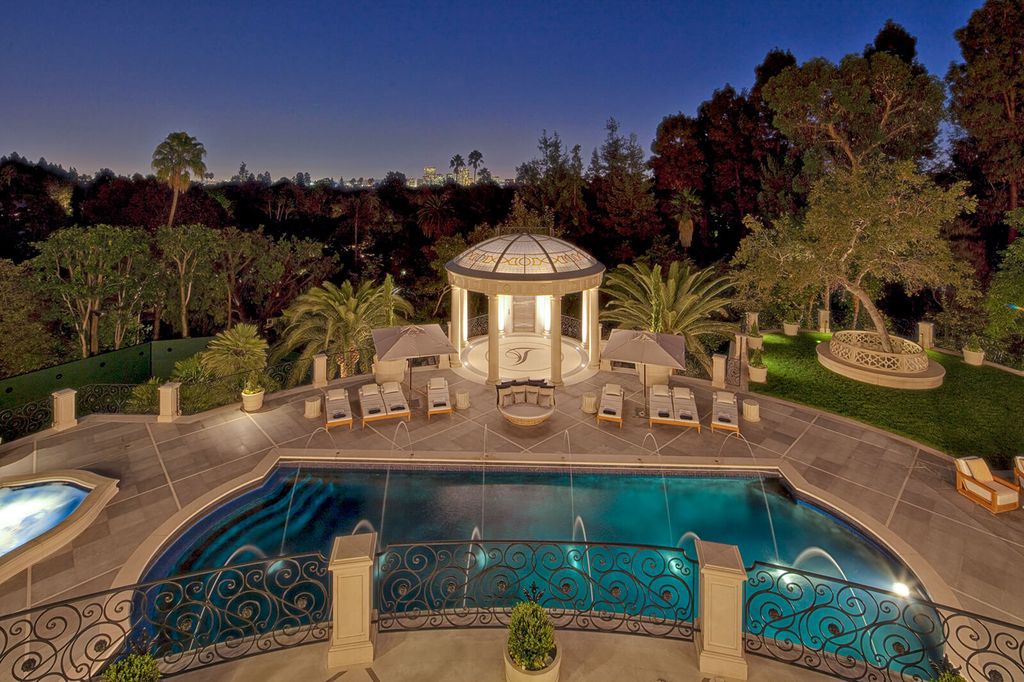 Elegance-striking-estate-in-California-built-by-legendary-Paul-Williams-architect-8