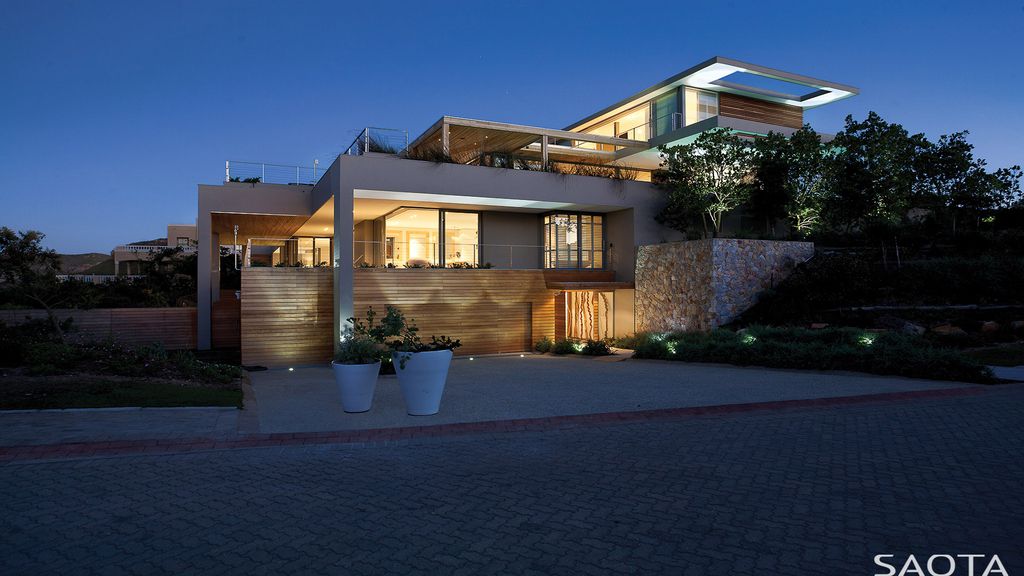 Elegant Plett 6541+2 House, a Beach House in South Africa by SAOTA 